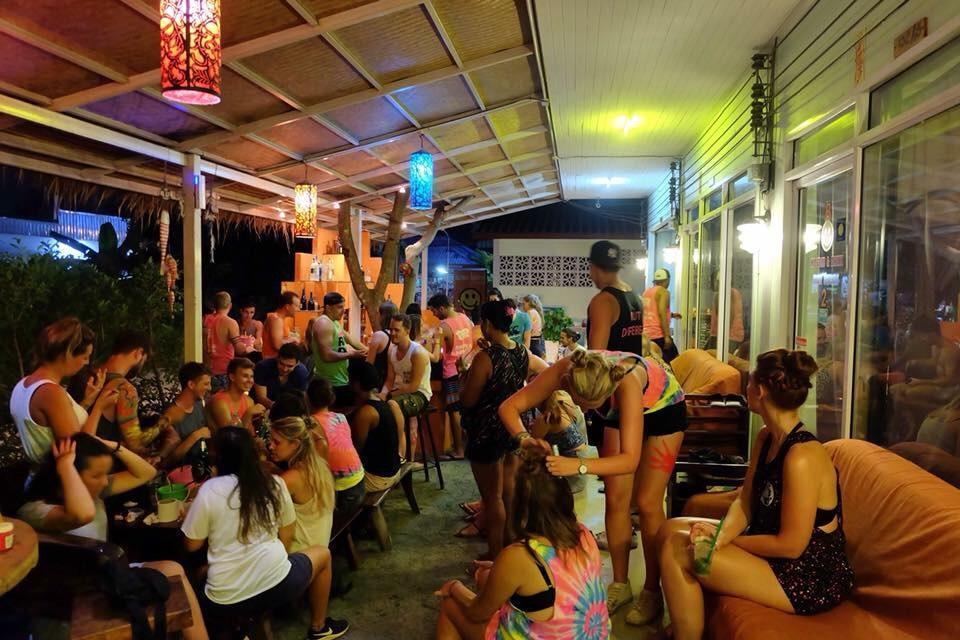 Smile Hostel Koh Phangan Exterior photo